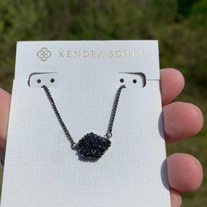 KENDRA SCOTT • Tess Gunmetal Pendant Necklace
